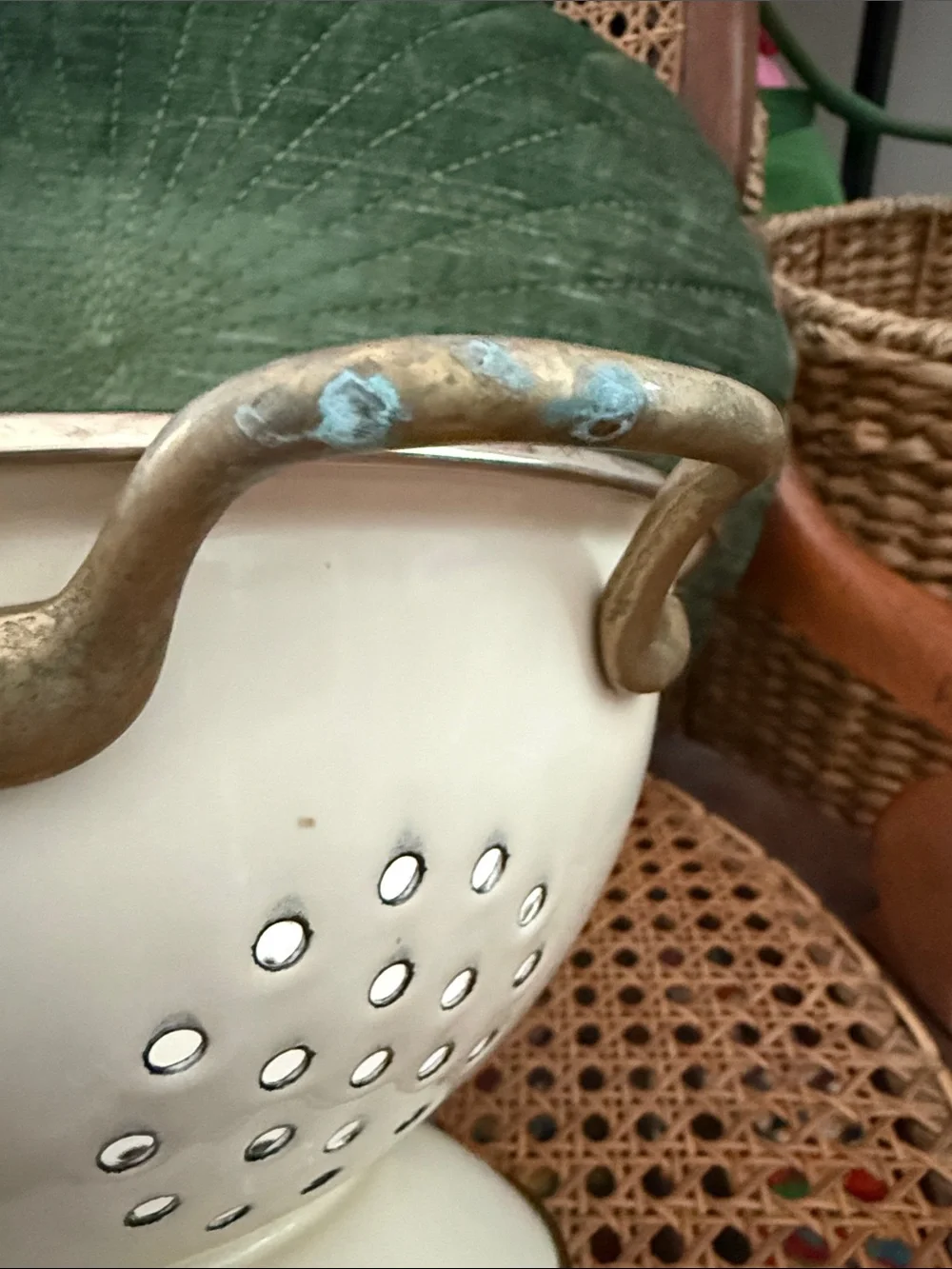 Vintage 80s International Marmalade Goose Enamel Footed Colander Brass Handles